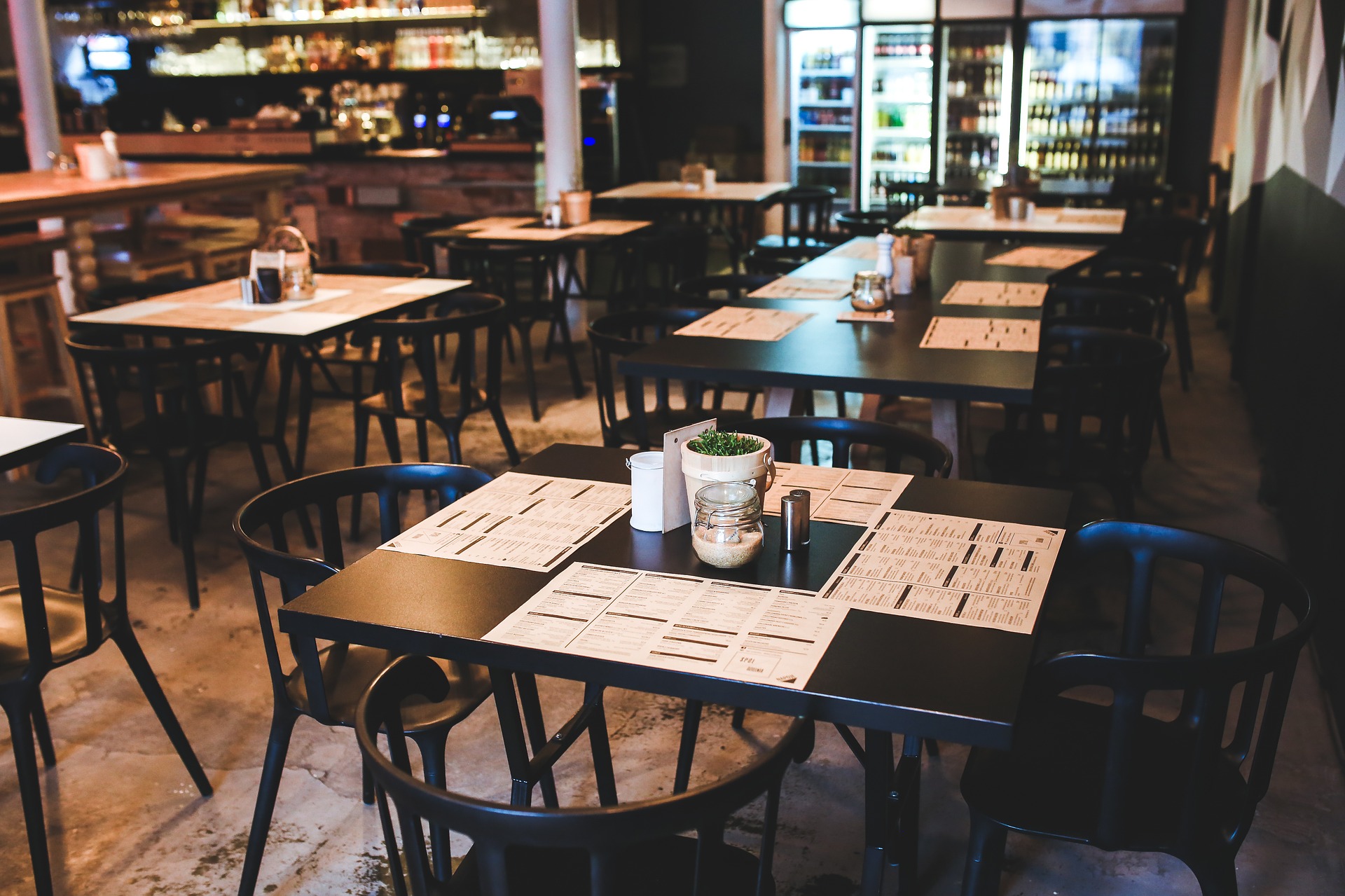 restaurant-table-inside